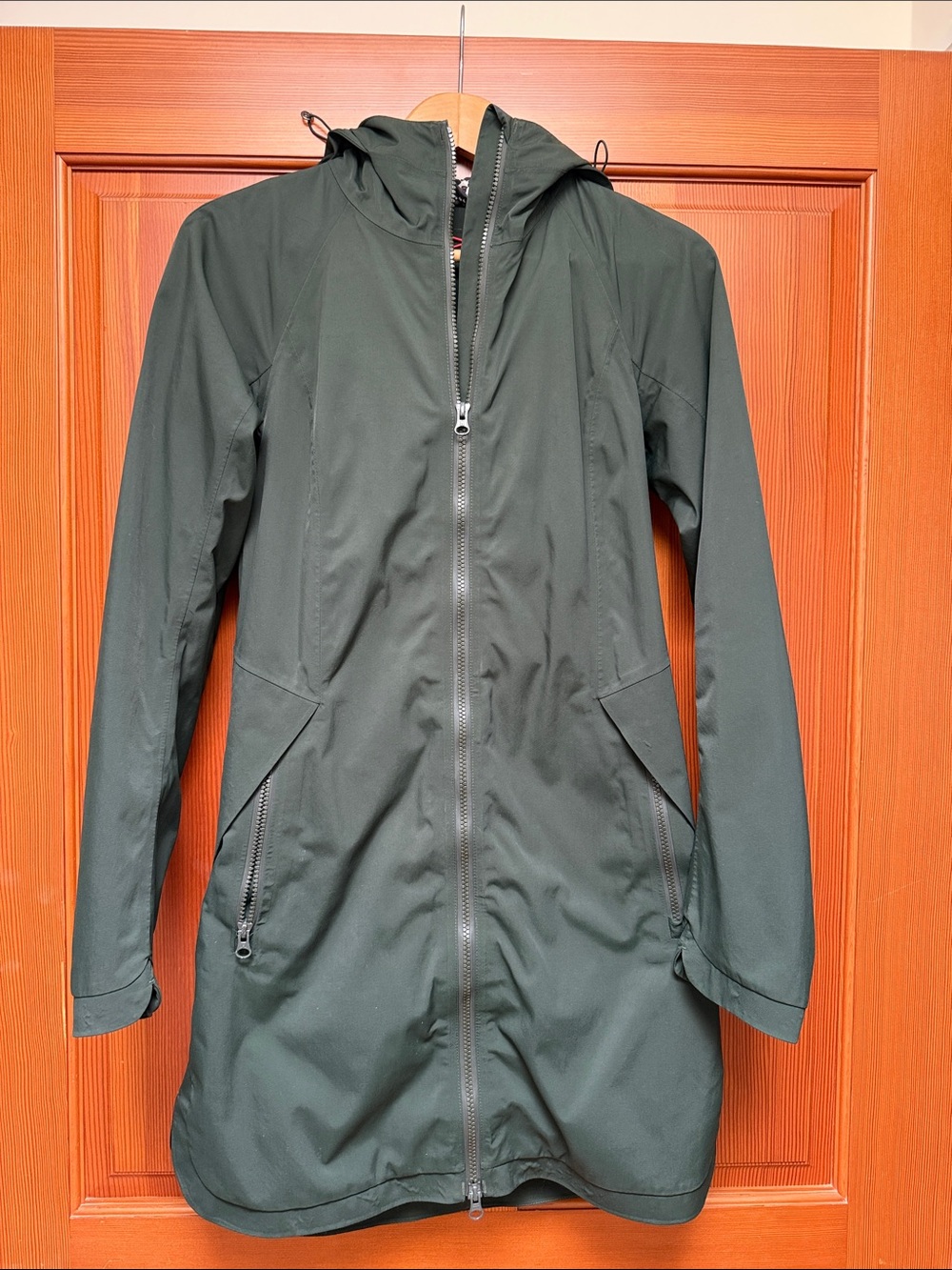 Lululemon Forest Green Hooded Rain Jacket size 4
